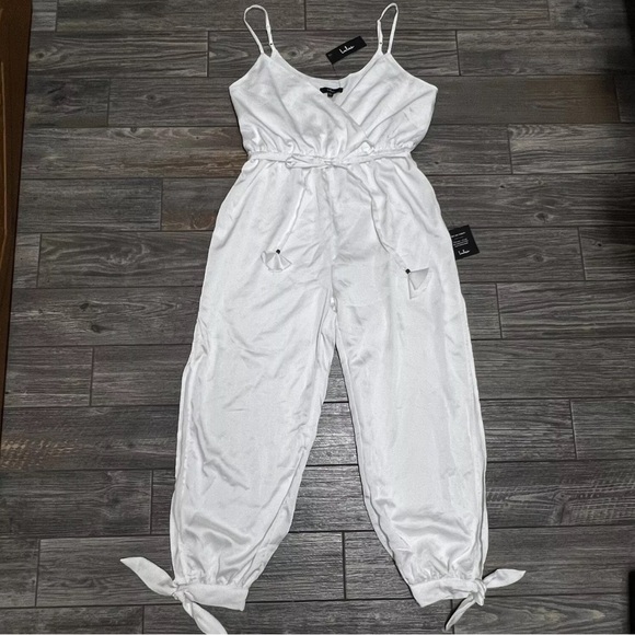 NWT Lulu's Lovely As Can Be White Satin Surplice Jumpuit XL X-Large Pants - Picture 4 of 16